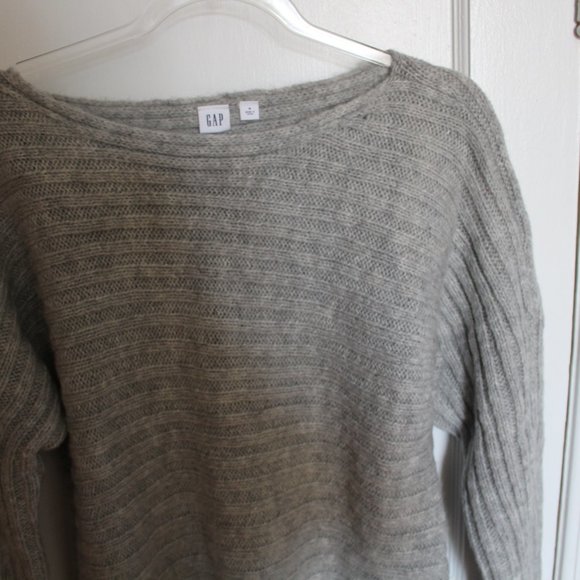 NWOT GAP Grey Mid-Length Sweater - Picture 2 of 6